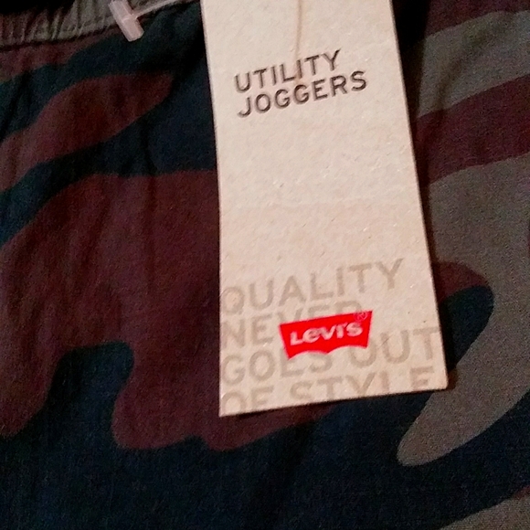 MEN, NWT LEVI,S - Picture 2 of 9